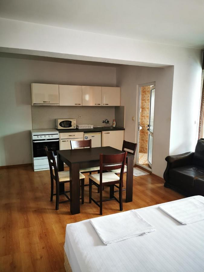 Jelezchevi Guest Rooms Primorsko Esterno foto
