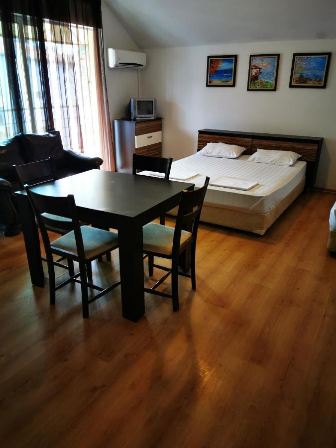 Jelezchevi Guest Rooms Primorsko Esterno foto
