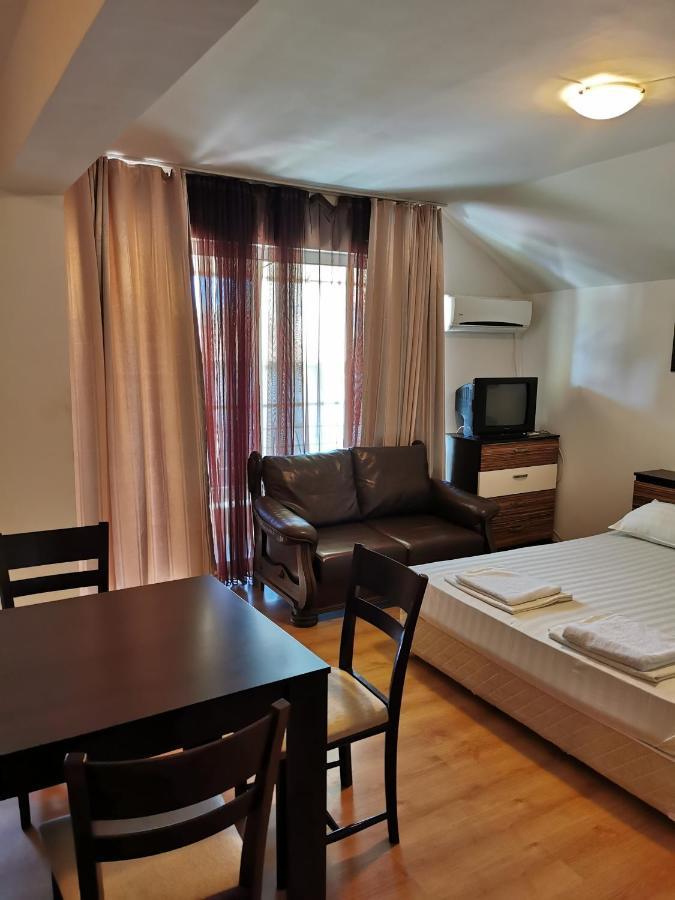 Jelezchevi Guest Rooms Primorsko Esterno foto