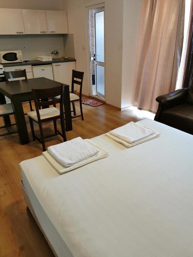 Jelezchevi Guest Rooms Primorsko Esterno foto